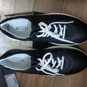 Ecco soft 7 runner like new